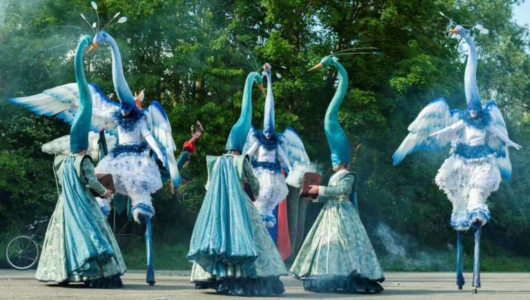 Les Gardiens des rêves - Spectacle fixe et déambulatoire - Sur Mesure Spectacles