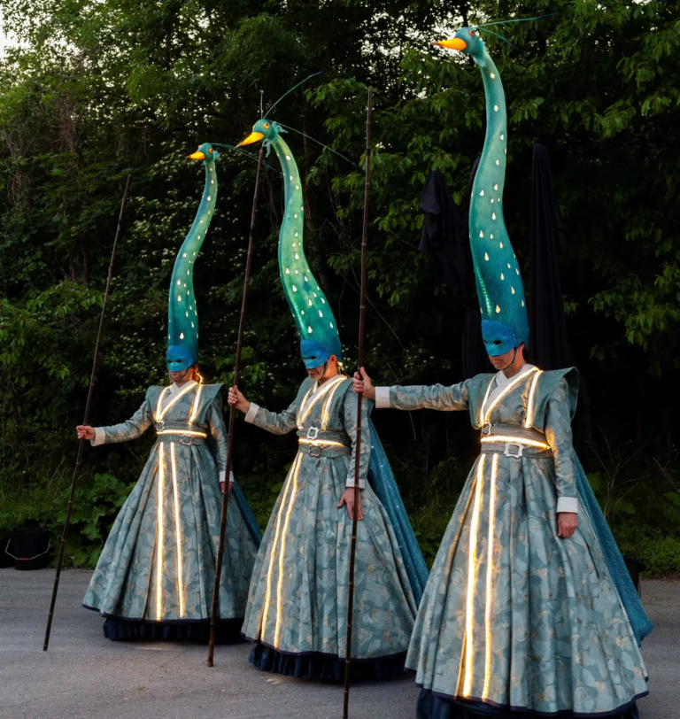 Les Gardiens des rêves - Spectacle fixe et déambulatoire - Sur Mesure Spectacles