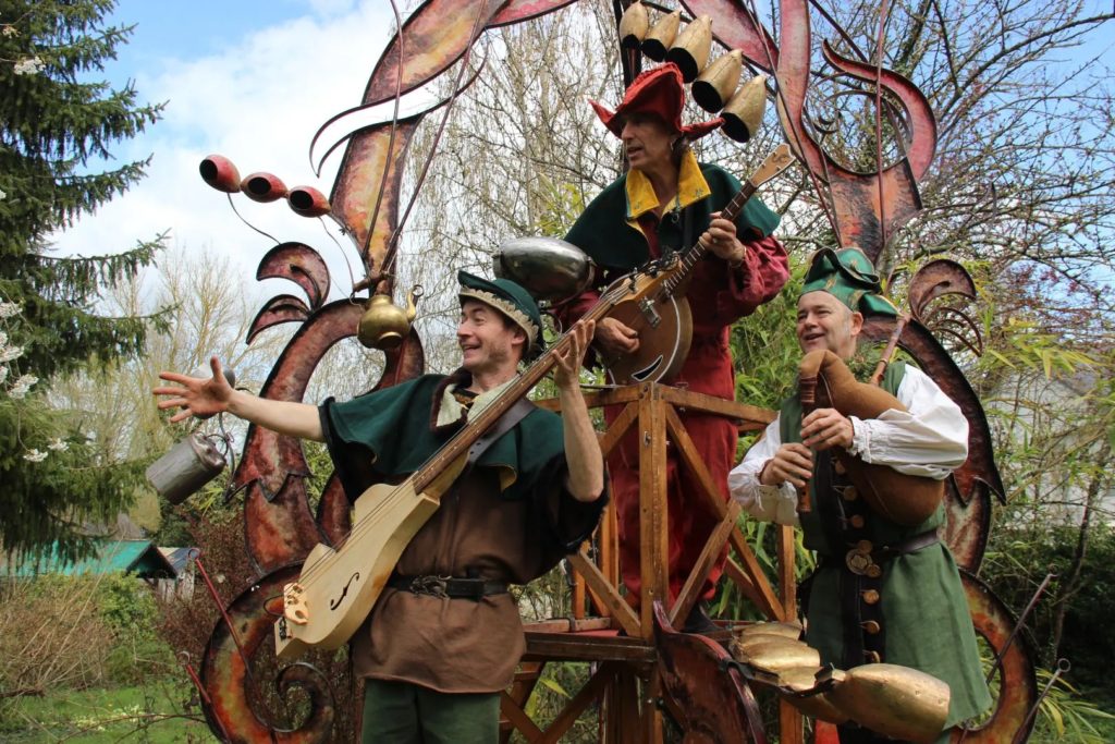 L'arbre Musical - - Spectacle fixe et déambulatoire - Sur Mesure Spectacles