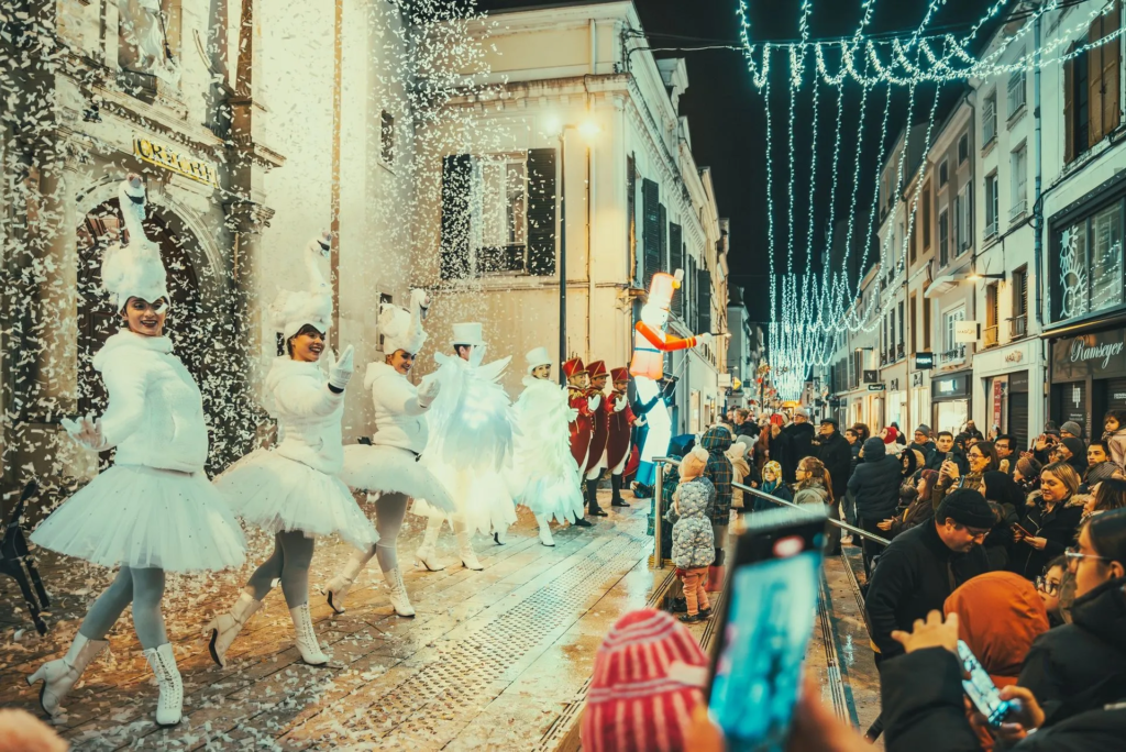 Le bal des cygnes - Spectacle fixe et déambulatoire - Sur Mesure Spectacles