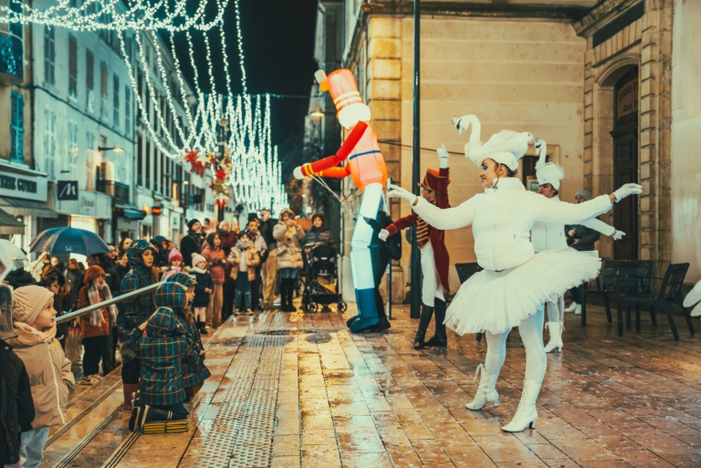 Le bal des cygnes - Spectacle fixe et déambulatoire - Sur Mesure Spectacles