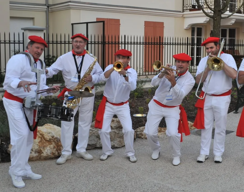 Banda Iguzkïa - Ambiance musicale - Sur  Mesure Spectacles
