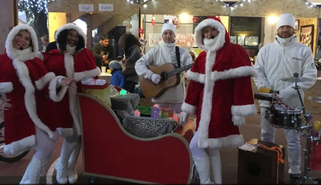 Les chanteuses de Noël - Spectacle fixe et déambulatoire - Sur Mesure Spectacles