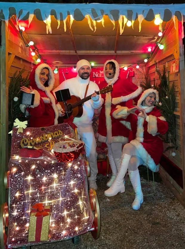 Les chanteuses de Noël - Spectacle fixe et déambulatoire - Sur Mesure Spectacles