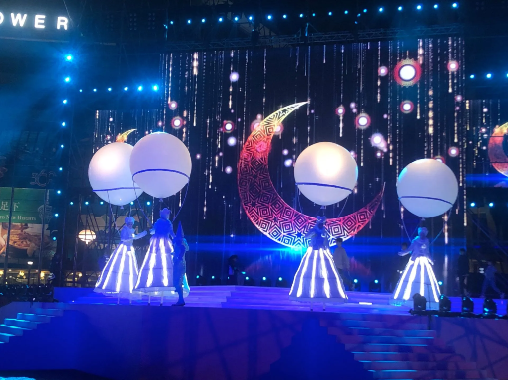 Clair de Lune - Spectacle fixe et déambulatoire - Sur Mesure Spectacles