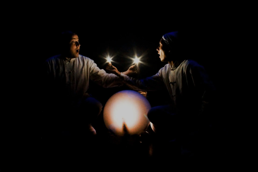 Cosmolight - Spectacle fixe et déambulatoire - Sur Mesure Spectacles