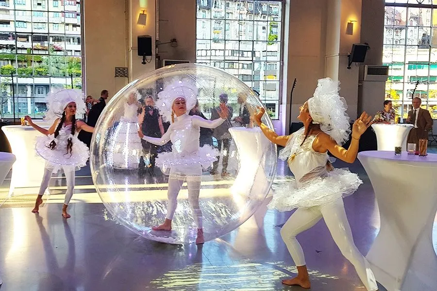 Les Danseuses Bulles - Spectacle fixe et déambulatoire - Sur Mesure Spectacles