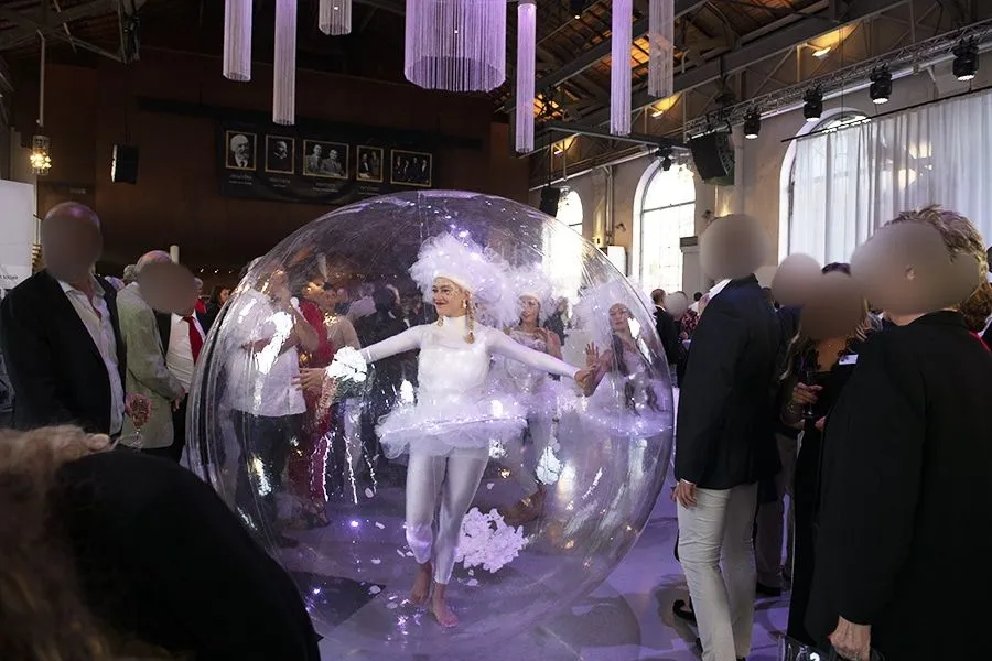 Les Danseuses Bulles - Spectacle fixe et déambulatoire - Sur Mesure Spectacles