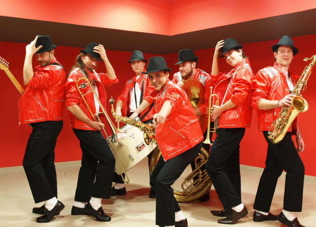 La Jackson Fanfare - Spectacle fixe et déambulatoire - Sur Mesure Spectacles