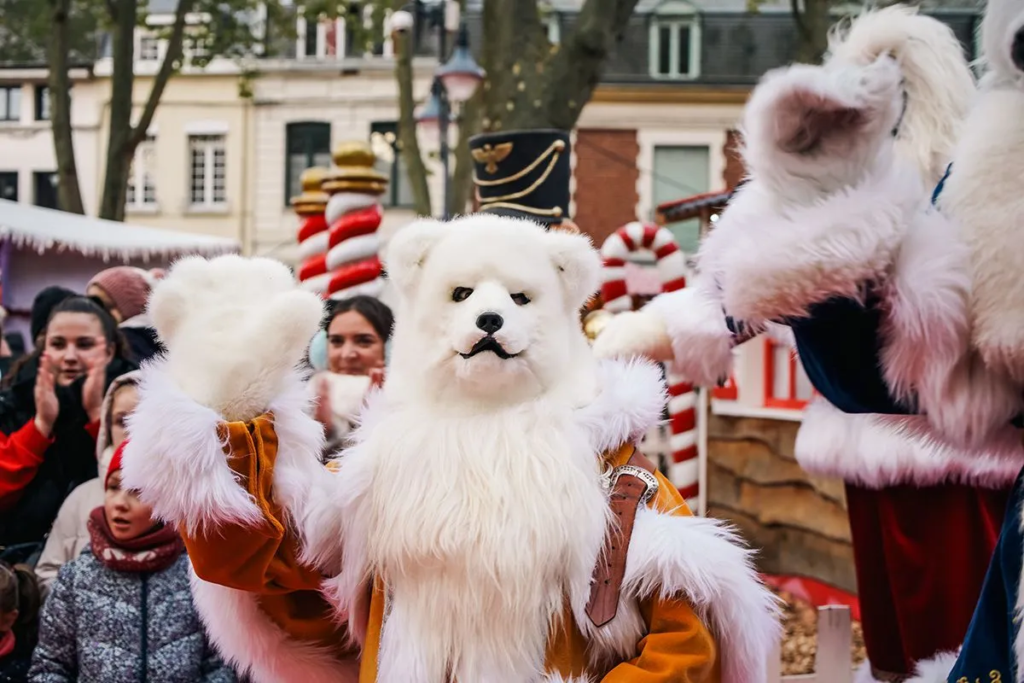 La Brigade des Animaux - Spectacle fixe et déambulatoire - Sur Mesure Spectacles
