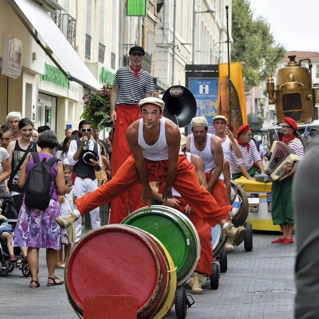 Fiesta - Spectacle fixe et déambulatoire - Sur Mesure Spectacles