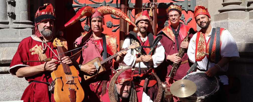 La Fanfare Médiévale - Spectacle fixe et déambulatoire - Sur Mesure Spectacles