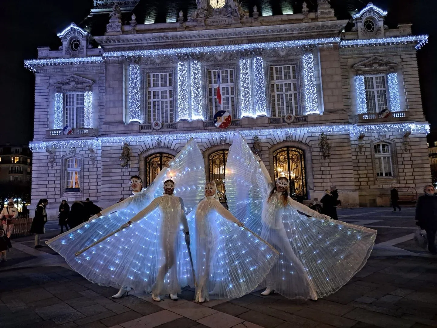 Les Fées Lumineuses - Spectacle fixe et déambulatoire - Sur Mesure Spectacles