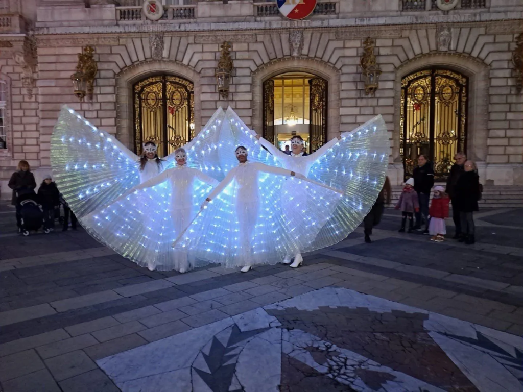 Les Fées Lumineuses - Spectacle fixe et déambulatoire - Sur Mesure Spectacles