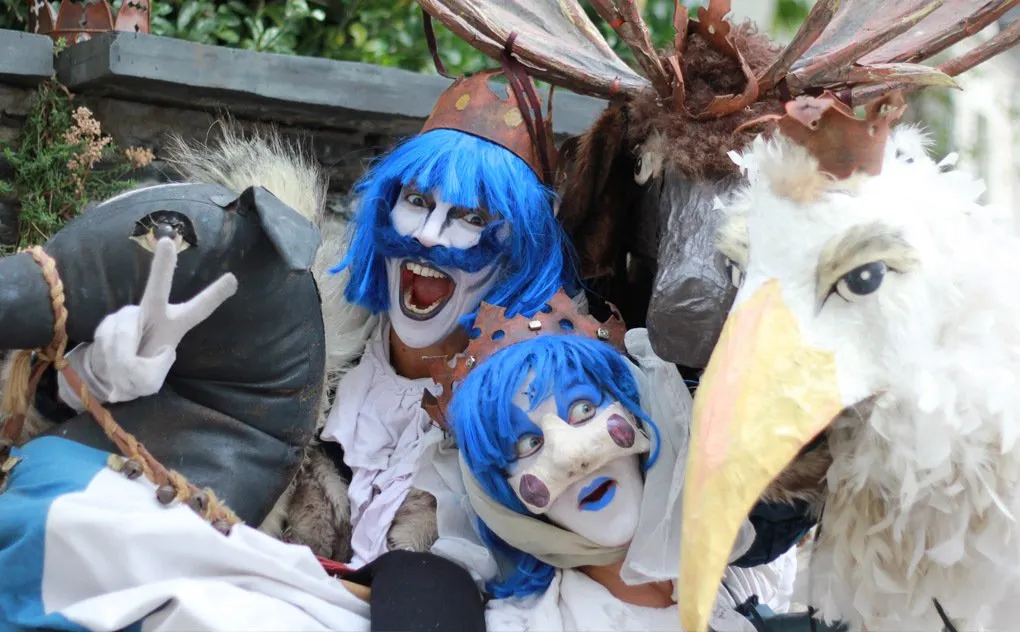 La Ménagerie Royale - Spectacle fixe et déambulatoire - Sur  Mesure Spectacles
