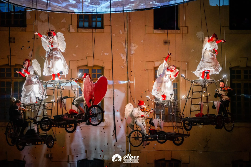 Le Jardin des Anges - Spectacle fixe et déambulatoire - Sur Mesure Spectacles