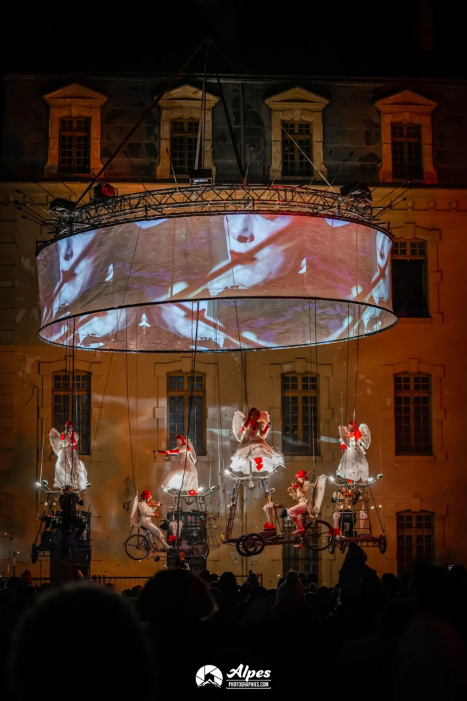 Le Jardin des Anges - Spectacle fixe et déambulatoire - Sur Mesure Spectacles