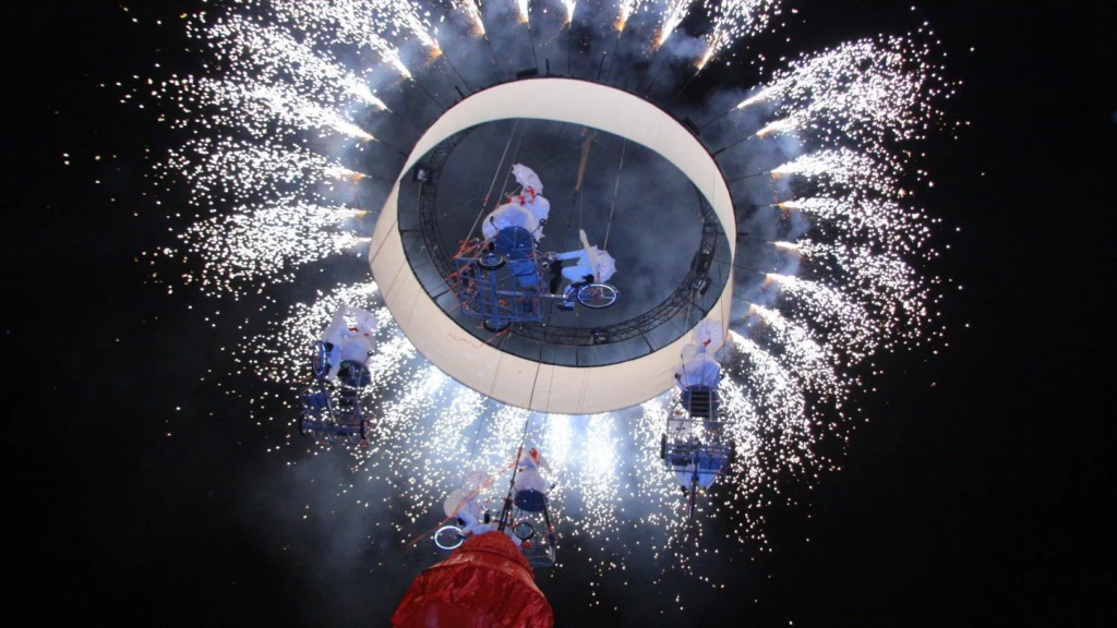 Le Jardin des Anges - Spectacle fixe et déambulatoire - Sur Mesure Spectacles