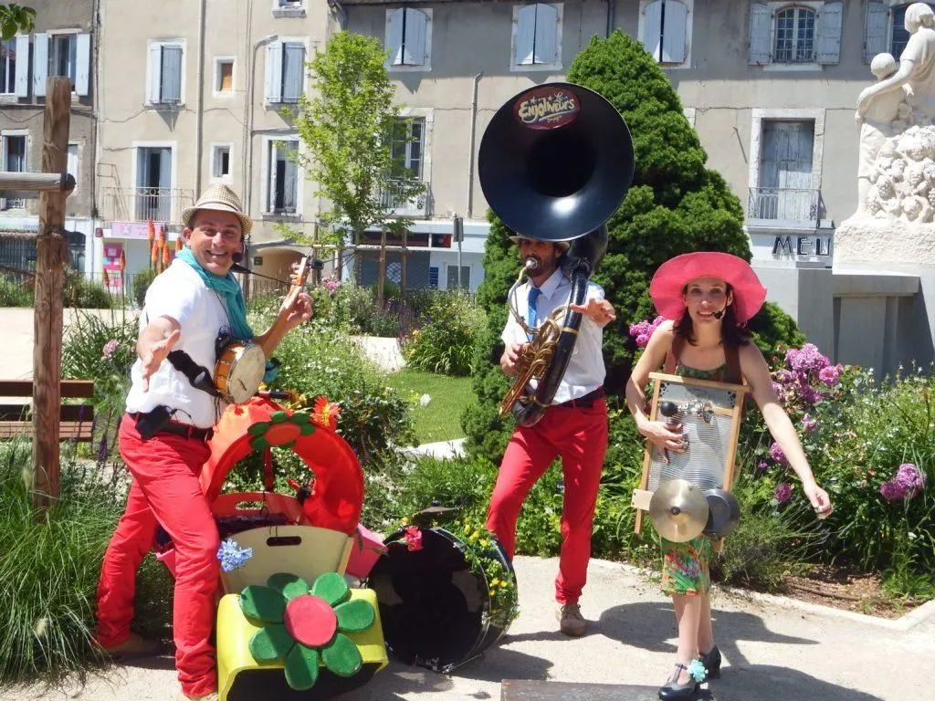 Les Jardiniers de la Chanson - Spectacle fixe et déambulatoire - Sur Mesure Spectacles