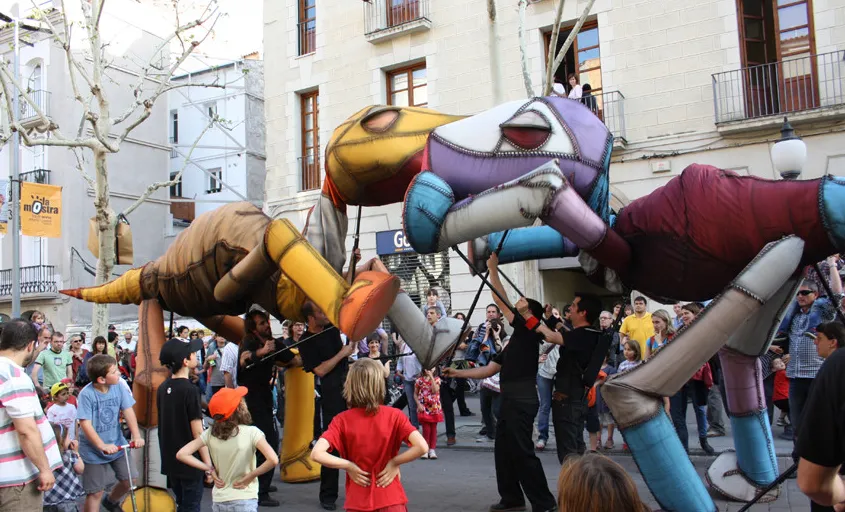 Les Nomades - Spectacle fixe et déambulatoire - Sur Mesure Spectacles