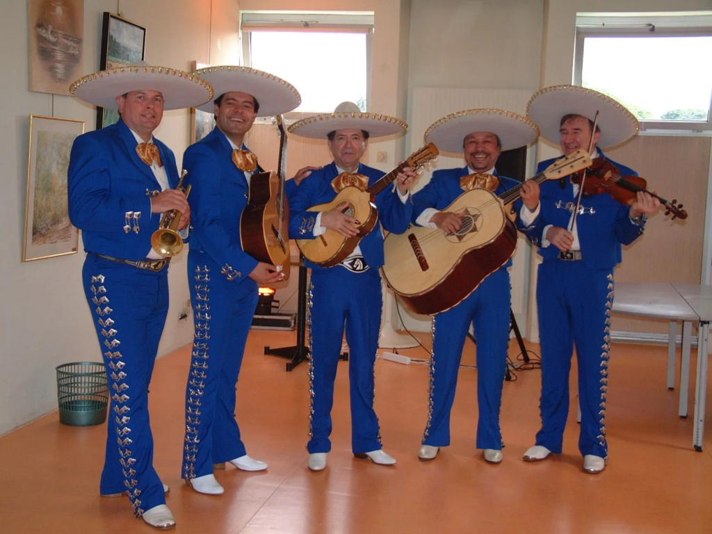 Los Amigos Mariachis - Spectacle fixe et déambulatoire - Sur Mesure Spectacles
