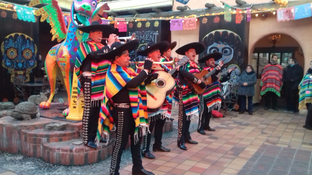 Los Amigos Mariachis - Spectacle fixe et déambulatoire - Sur Mesure Spectacles