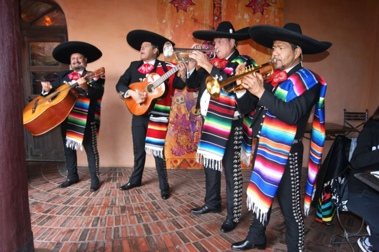 Los Amigos Mariachis - Spectacle fixe et déambulatoire - Sur Mesure Spectacles