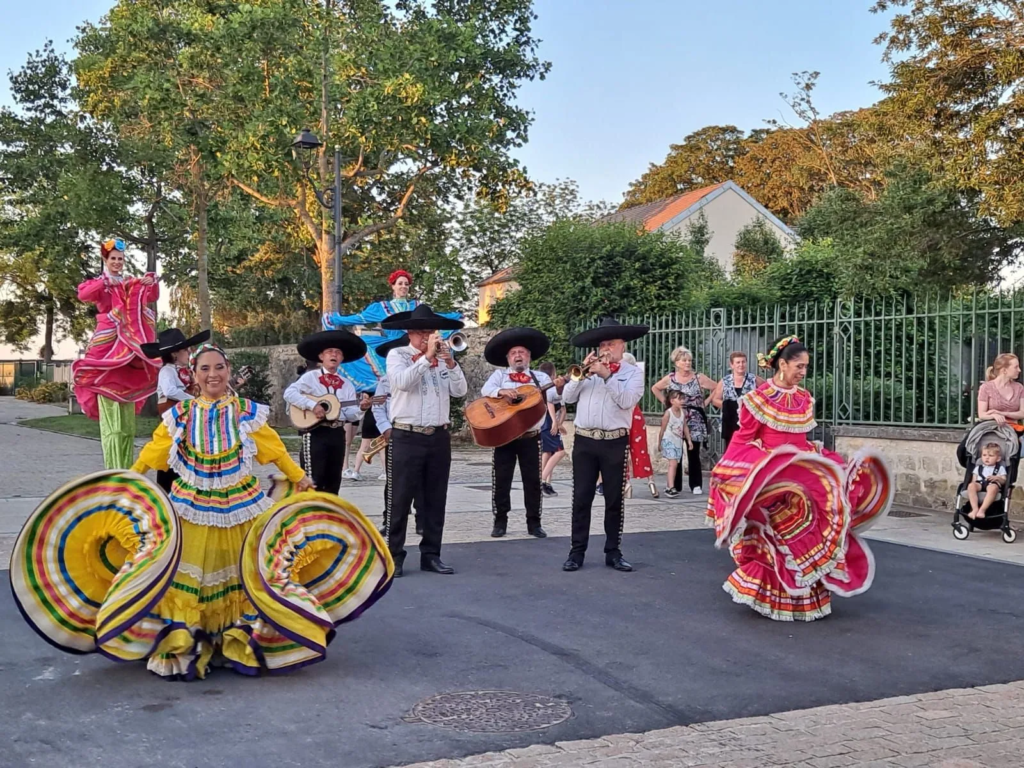 Los Amigos Mariachis - Spectacle fixe et déambulatoire - Sur Mesure Spectacles