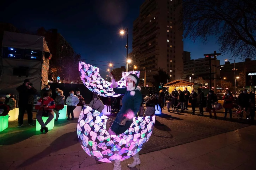 Luminous - Spectacle fixe et déambulatoire - Sur Mesure Spectacles