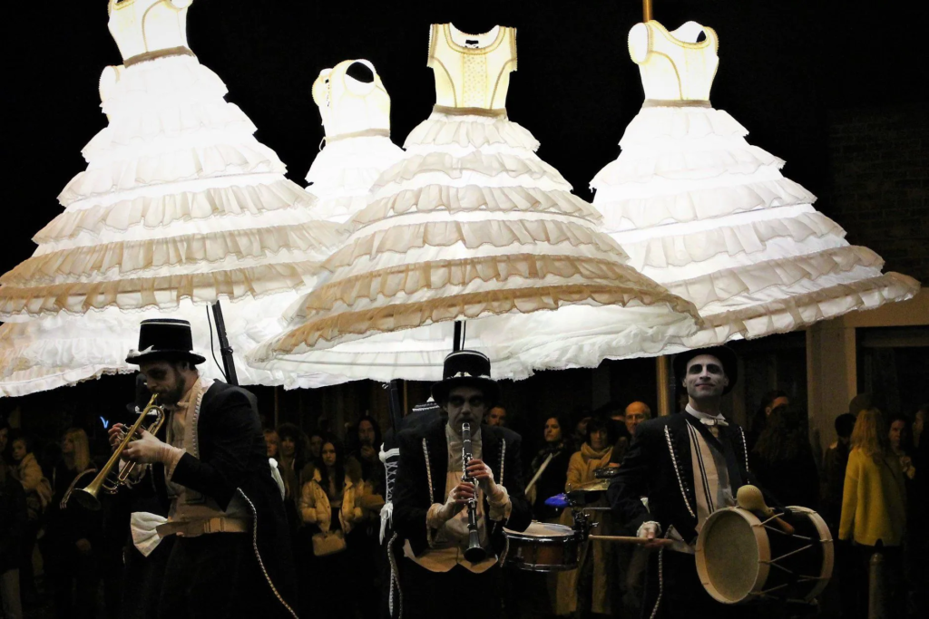 Mariage Fantastique - Spectacle fixe et déambulatoire - Sur Mesure Spectacles