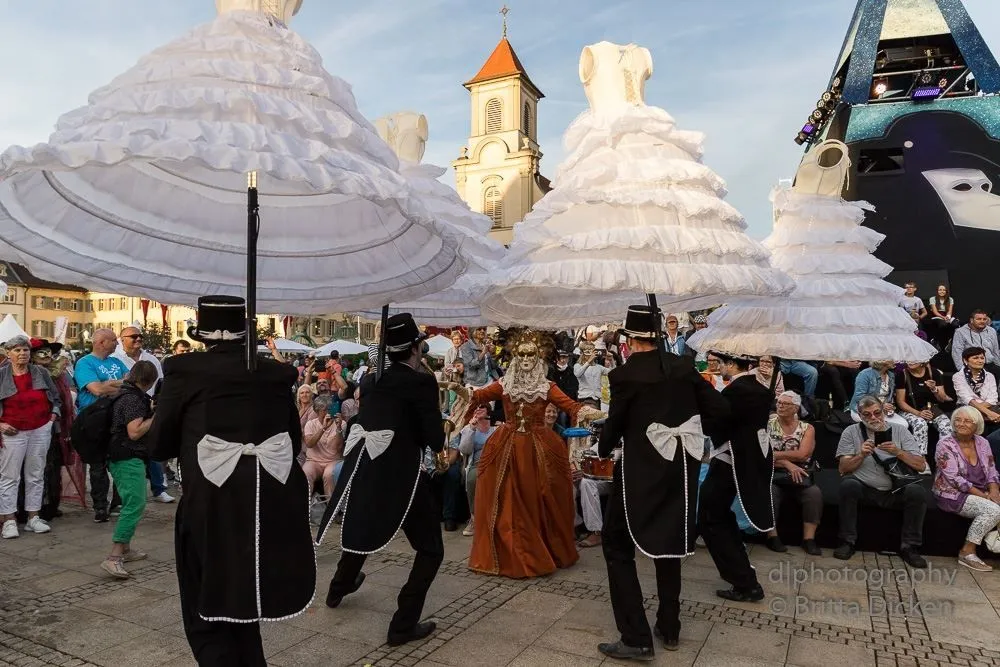 Mariage Fantastique - Spectacle fixe et déambulatoire - Sur Mesure Spectacles