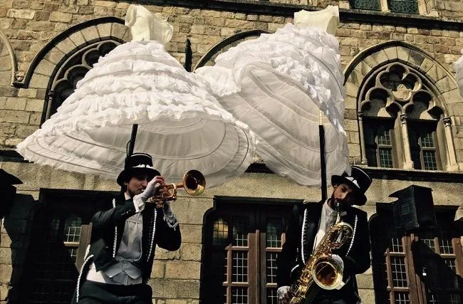 Mariage Fantastique - Spectacle fixe et déambulatoire - Sur Mesure Spectacles