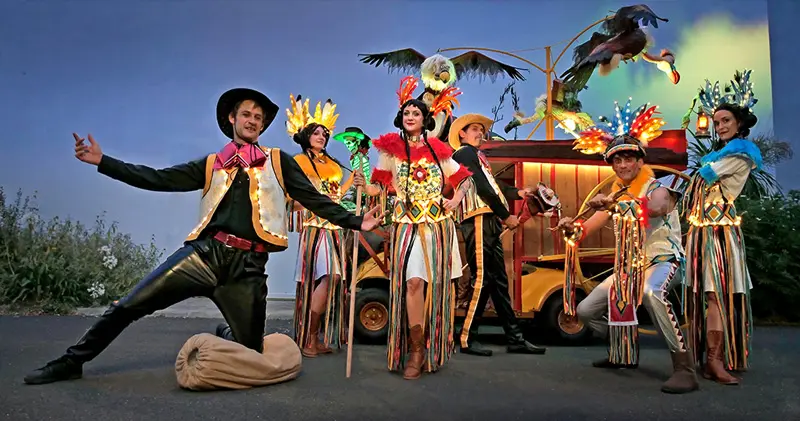 Western Show- Spectacle fixe et déambulatoire - Sur  Mesure Spectacles
