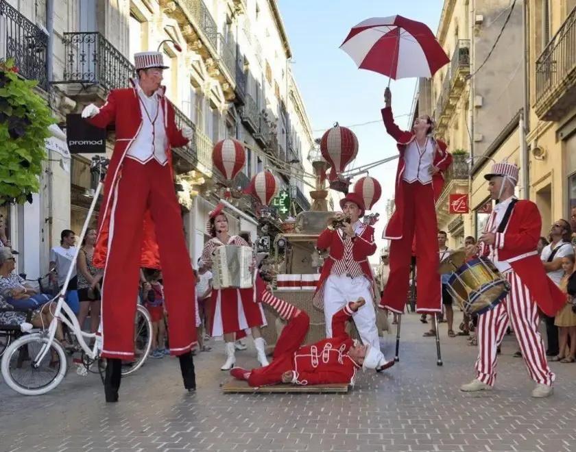 Les Poppin's - Spectacle fixe et déambulatoire - Sur Mesure Spectacles