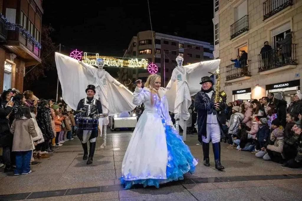La Princesse des Glaces - Spectacle fixe et déambulatoire - Sur  Mesure Spectacles