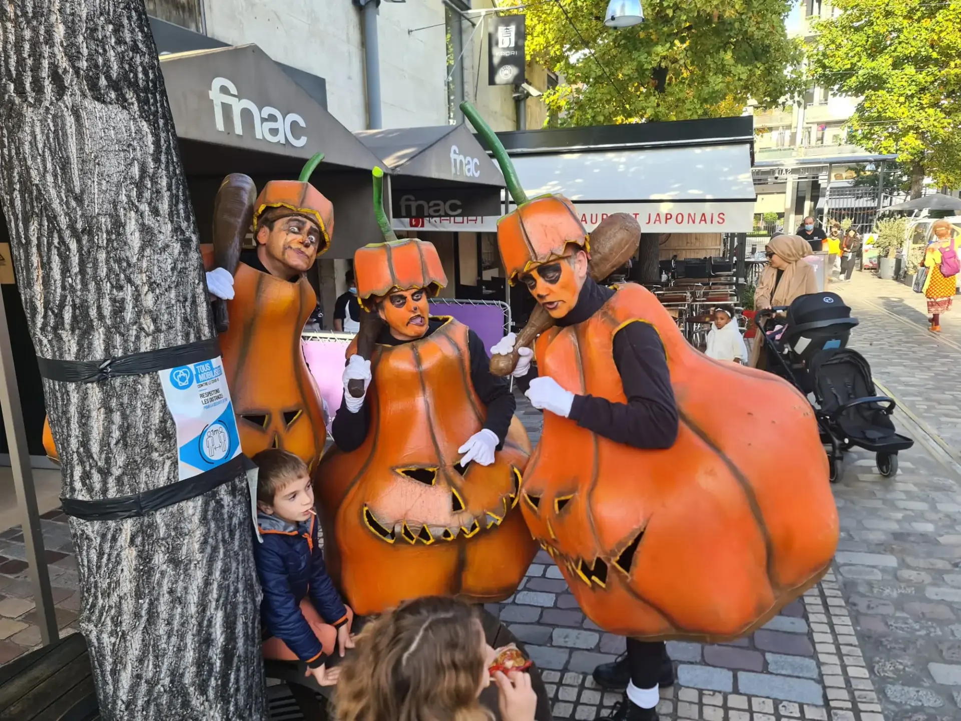 Les Salsitrouilles - Rencontres insolites - Sur Mesure Spectacles