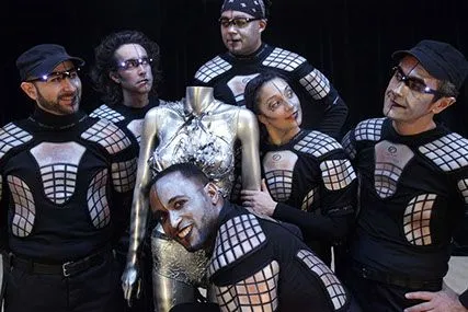 Androïdrum - Spectacle fixe et déambulatoire - Sur Mesure Spectacles